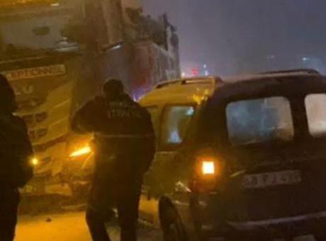 Burdur-Antalya karayolunda kar esareti! Çok sayıda araç mahsur kaldı