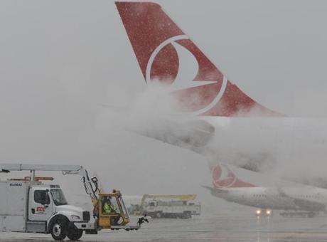 Hava ulaşımına kar engeli! THY, AJet ve Pegasus bazı seferlerini iptal etti