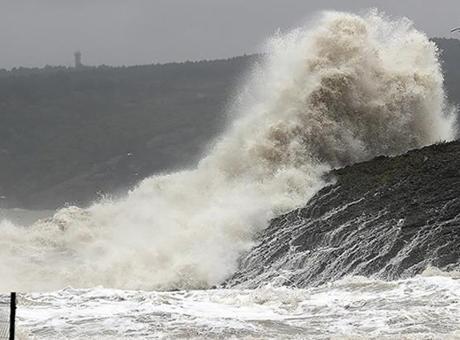 İstanbul Valiliğinden fırtına uyarısı! Şiddeti 90 km’yi bulacak