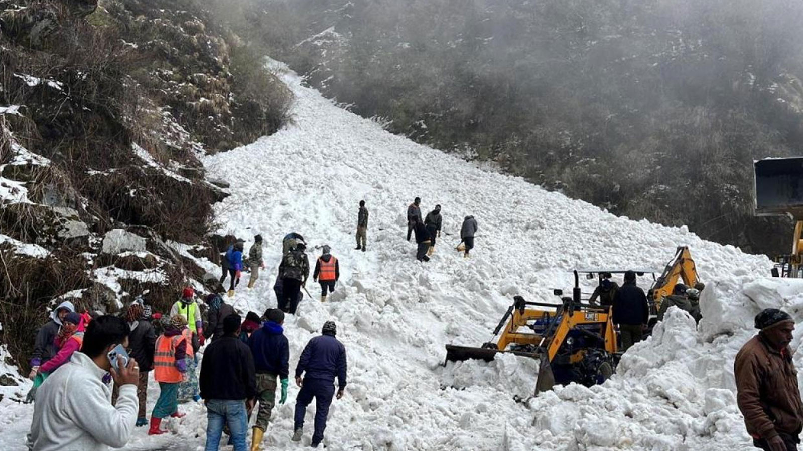 Hindistan’da çığ felaketi: 6 kişi hayatını kaybetti