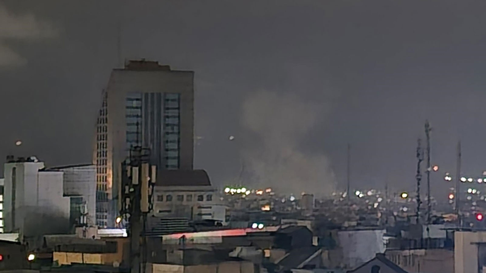 İran’ın başkenti Tahran’da art arda patlamalar meydana geldi