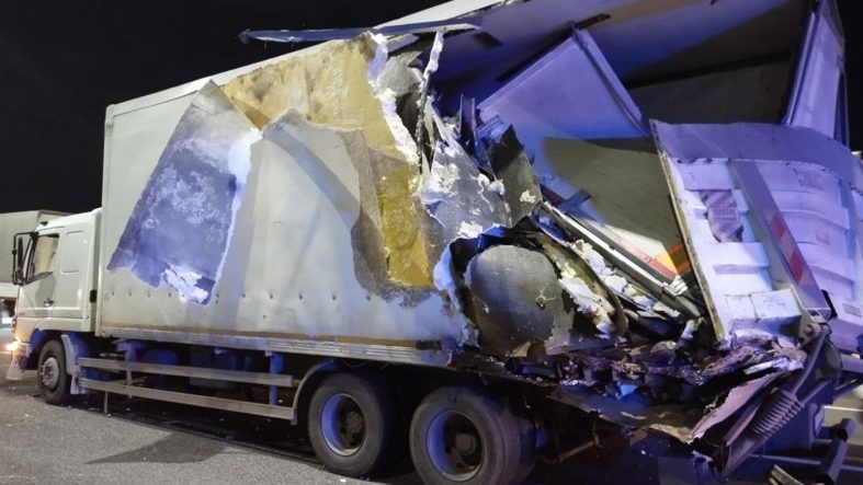 Kuzey Marmara Otoyolu'nda feci kaza! Yolcu otobüsü tıra çarptı: Çok sayıda yaralı var