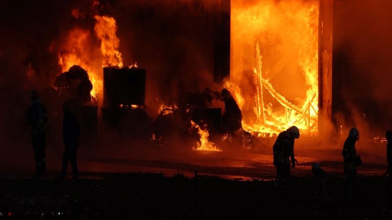 Trabzon'da fındık fabrikasında korkutan yangın