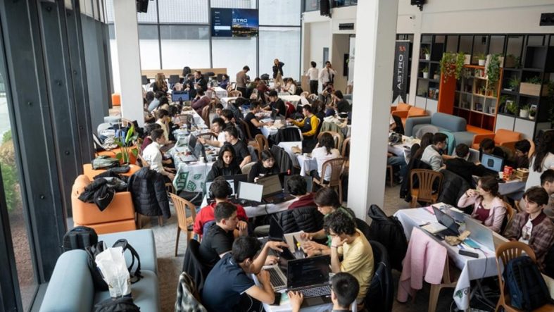 Türkiye imzalı uzay hackathonu dünyaya yayılacak