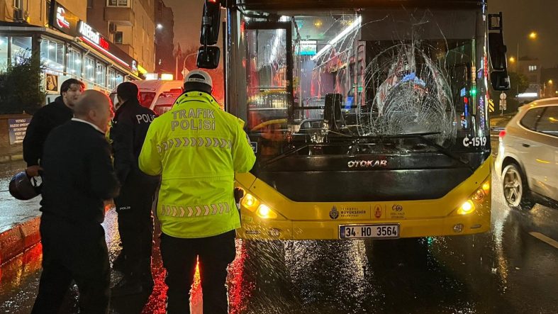 Üsküdar'da İETT otobüsü yayaya çarptı