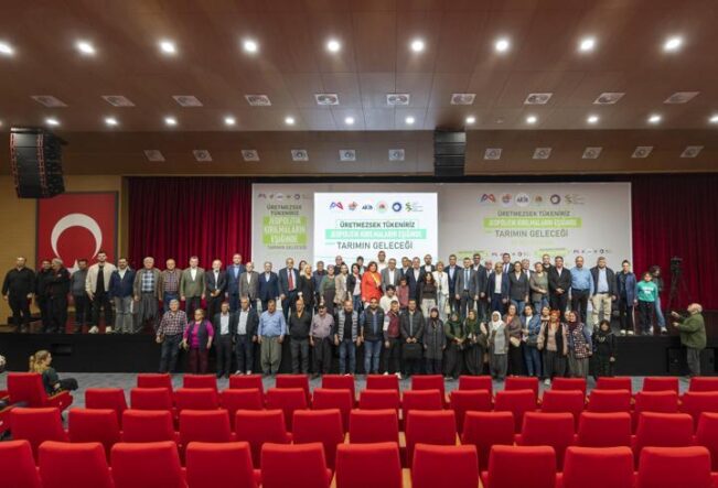 Başkan Seçer, ‘üretmezsek tükeniriz’ konferansına katıldı