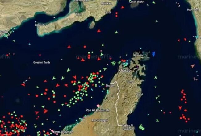 Hürmüz bilmecesi! Boğaza ilerleyen gemiler U dönüşü yaptı