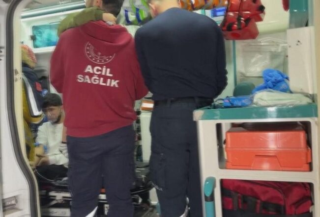 Avcılar'da 4 katlı binada yangın; mahsur kalan 20 kişi kurtarıldı