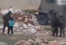 İsrail askerleri çocukları taciz etti