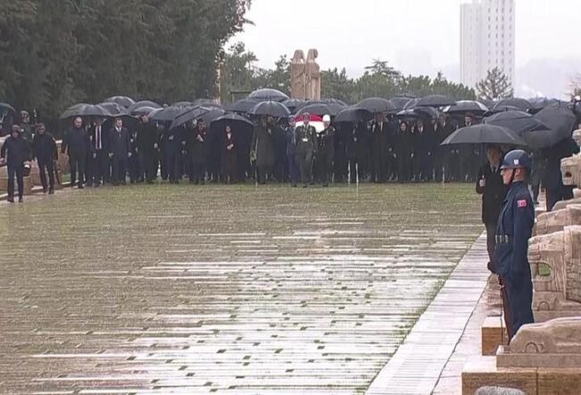 Devlet erkanı 23 Nisan töreni için Anıtkabir'deydi