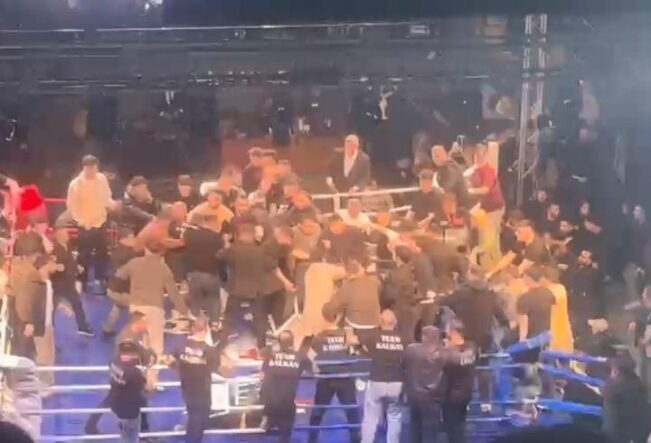 Trabzon'da boks maçında kavga kamerada