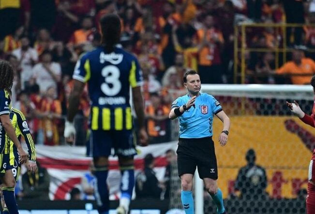 Derbide kart yağmuru! Yıldızlar cezalı duruma düştü