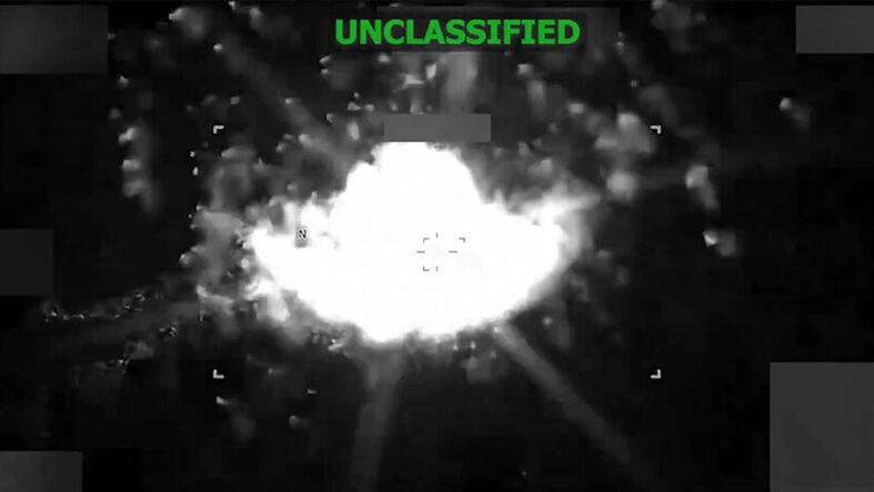 ABD, Karayipler'de bir tekneye saldırdı: Can kayıpları var