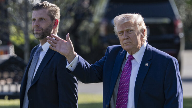 Ablukanın başlamasının ardından Trump'tan paylaşım: Yaklaşan İran gemilerini vururuz