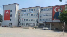 Adana'da okul çevresinde silah sesleri! Öğrenciler dışarı fırladı