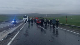 Aksaray'da faciadan dönüldü: Yolcu otobüsü 10 araca çarparak durabildi