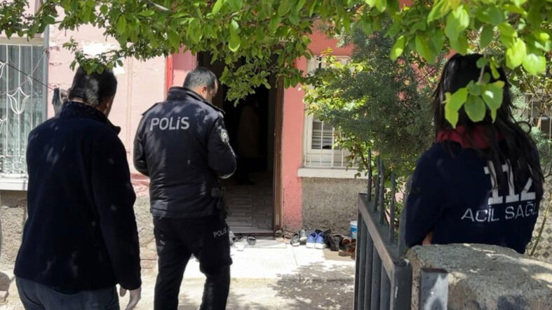Aksaray'da yaşlı adam karısını evde ölü buldu