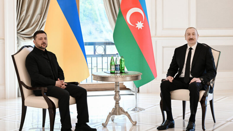 Aliyev'le görüşen Zelenski: Rusya ile müzakereleri Azerbaycan'da yürütmek isteriz