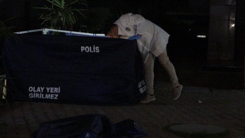 30 yaşındaki genç kaldırımda ölü bulundu