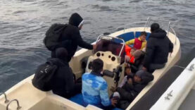 Ayvacık açıklarında 13 kaçak göçmen ile 2 organizatör yakalandı