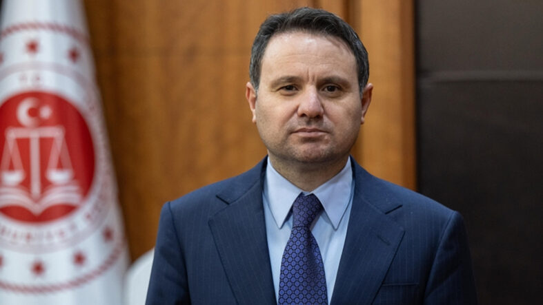 Bakan Gürlek duyurdu: 15 yaş altı sosyal medyaya e-Devlet doğrulama koduyla girecek