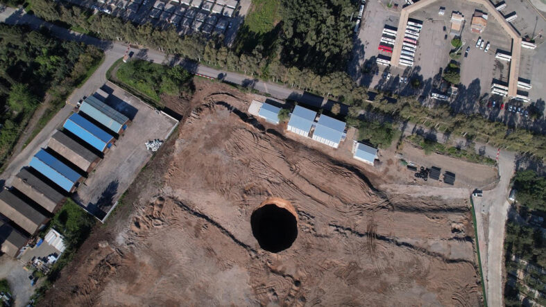 Bu defa Hatay'da görüldü: 35 metre çapında, 45 metre derinliğinde