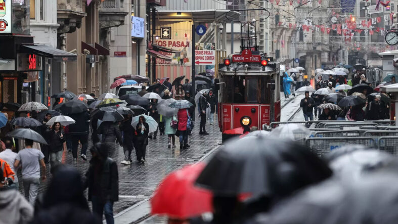 Bugün şemsiyenizi yanınıza almayı unutmayın! Gök gürültülü sağanak etkili olacak