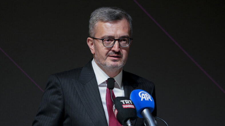 Burhanettin Duran: Bir dönüm noktasından geçiyoruz