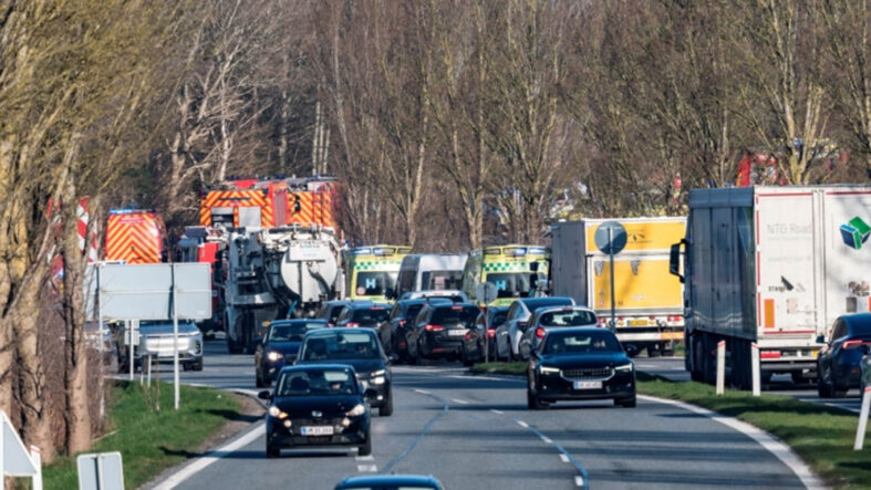 Danimarka’da iki tren kafa kafaya çarpıştı! Çok sayıda yaralı var
