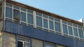 Esenyurt’ta çatıda çıkan yangın 3 binaya sıçradı: Ekipler seferber oldu