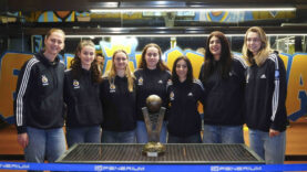 Euroleague şampiyonu Fenerbahçeli kadın basketbolcular, taraftarlarla buluştu