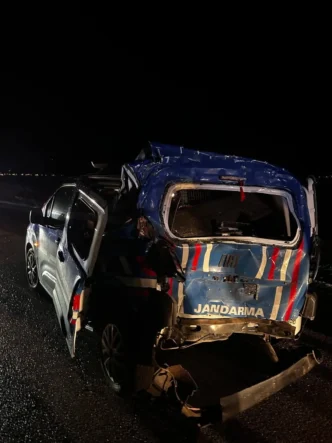 Faciadan dönüldü: Erzurum’da Jandarmaya tır çarptı, 4 yaralı