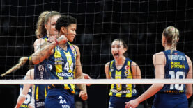 Fenerbahçe, Vakıfbank'ı yenerek final serisini uzattı