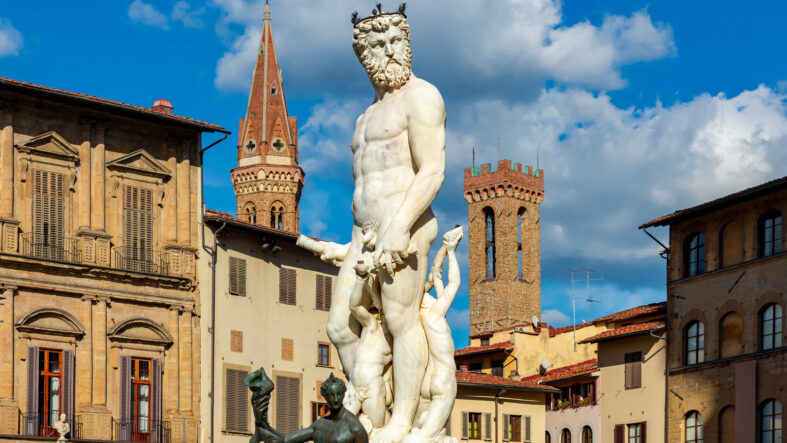 Floransa'da tarihi heykele 'bekarlığa veda' saldırısı