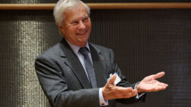 Fransa’da yüzden fazla yazar Grasset yayınevini terk etti