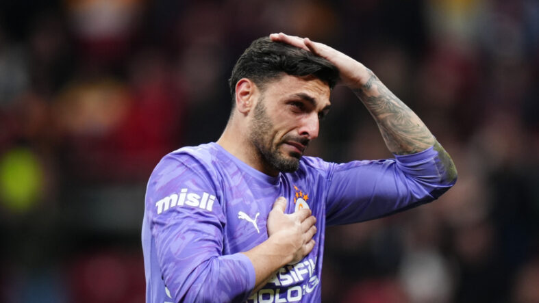 Galatasaray taraftarı, Günay Güvenç'i ağlattı