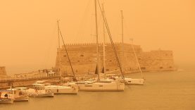 Girit Adası çöl tozu nedeniyle kırmızıya büründü