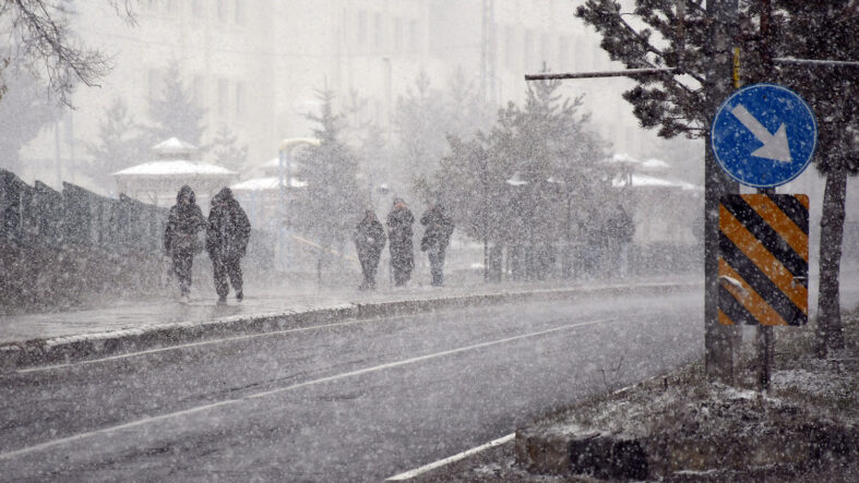 Hafta sonu hava nasıl olacak? Meteoroloji'den bazı illerimiz için kar ve sağanak uyarısı!