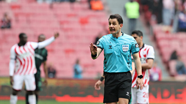 Halil Umut Meler Yunanistan'da derbiyi yönetecek