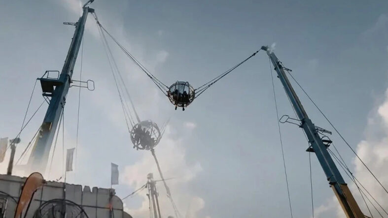 İspanya'da lunaparkta dev sapan olarak bilinen oyuncağın halatı koptu