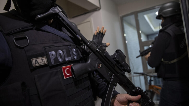 İstanbul’da 61 adrese eş zamanlı terör operasyonu: 39 gözaltı