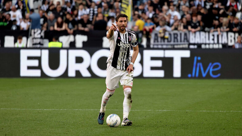 Juventus, takım kaptanı Manuel Locatelli ile nikah tazeledi