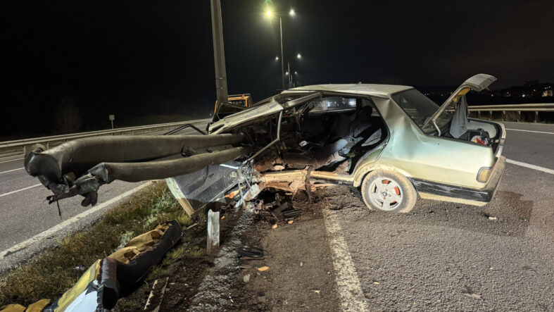 Kütahya'da feci kaza: Trafik kazasında ağır yaralanan genç öldü