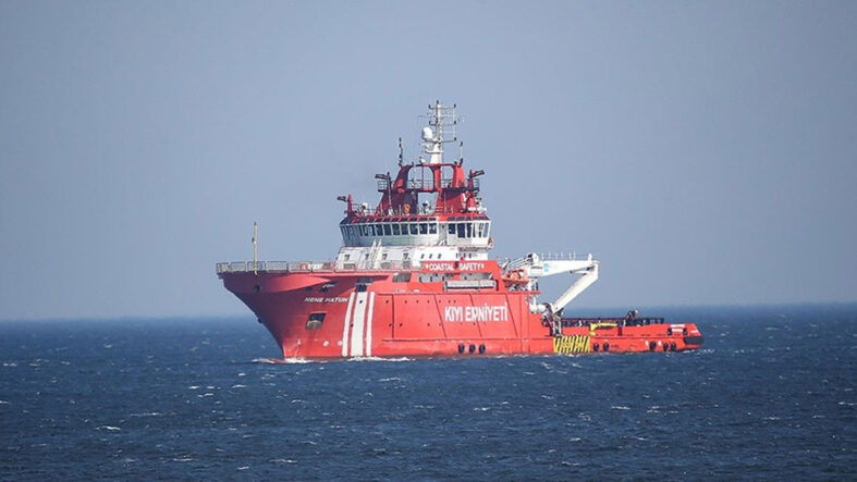 Marmara Denizi'nde Kınalıada açıklarında arızalanan tekne kurtarıldı