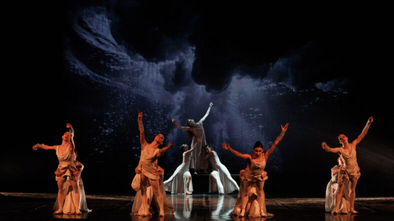 'Momentum' balesinin dünya prömiyeri Süreyya Operası'nda yapıldı