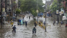 Pakistan'da şiddetli yağışlar nedeniyle 40 kişi hayatını kaybetti