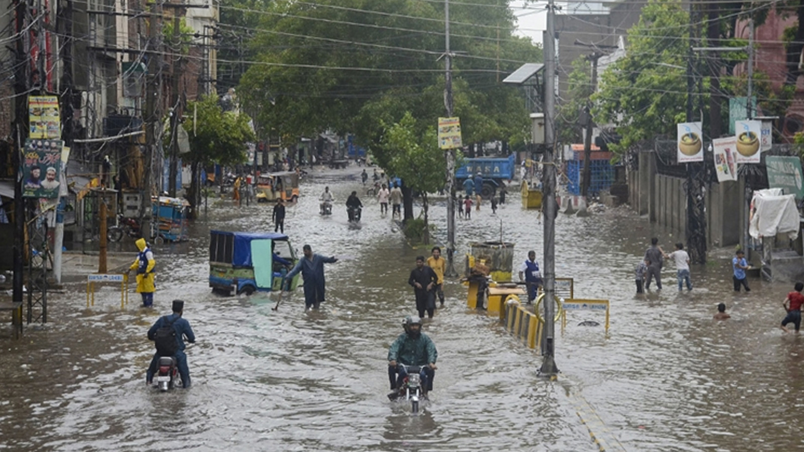 Pakistan’da şiddetli yağışlar nedeniyle 40 kişi hayatını kaybetti