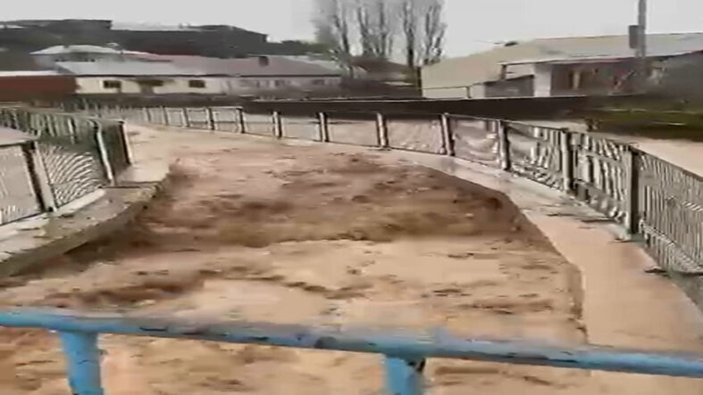 Sivas'ta sel felaketi: Irmak taştı, yol ve tarım arazileri sular altında kaldı