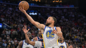 Stephen Curry yıldızlaştı, Warriors play-off şansını son maça taşıdı