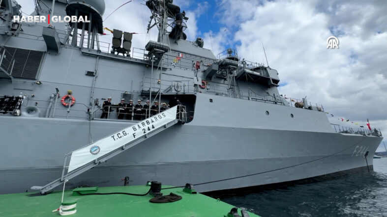 TCG Barbaros Fırkateyni 23 Nisan dolayısıyla ziyarete açıldı